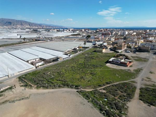 Terreno en avenida Luis Buñuel