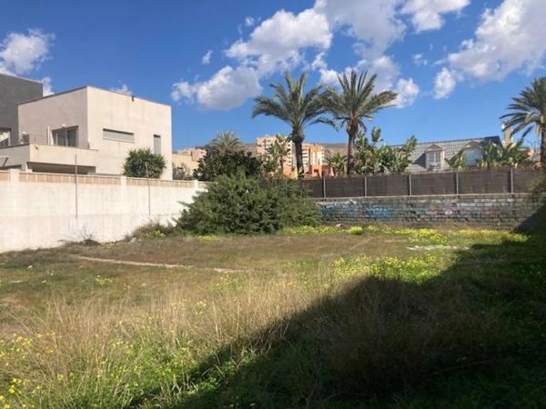 Terreno en calle Magnolia, 17