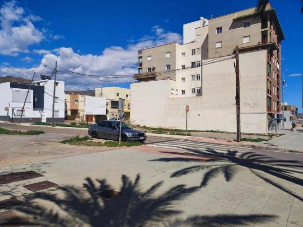 Terreno en calle Virgen de Gádor