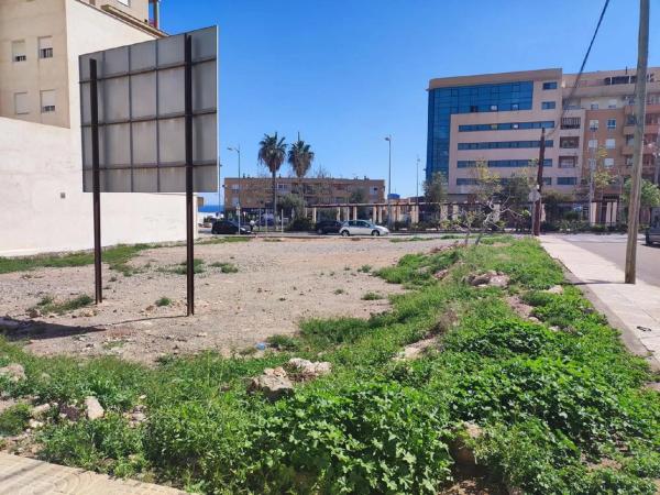Terreno en calle Virgen de Gádor