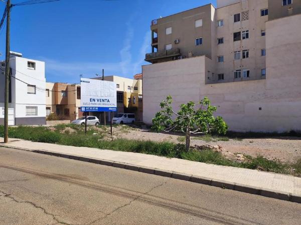 Terreno en calle Virgen de Gádor
