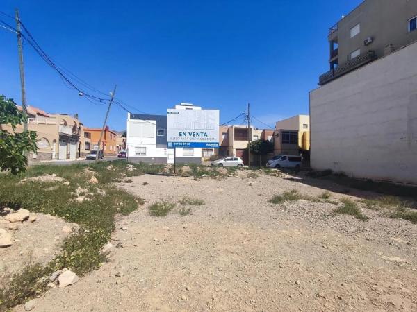 Terreno en calle Virgen de Gádor