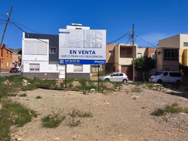 Terreno en calle Virgen de Gádor