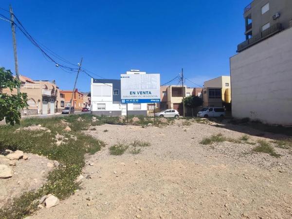 Terreno en calle Virgen de Gádor