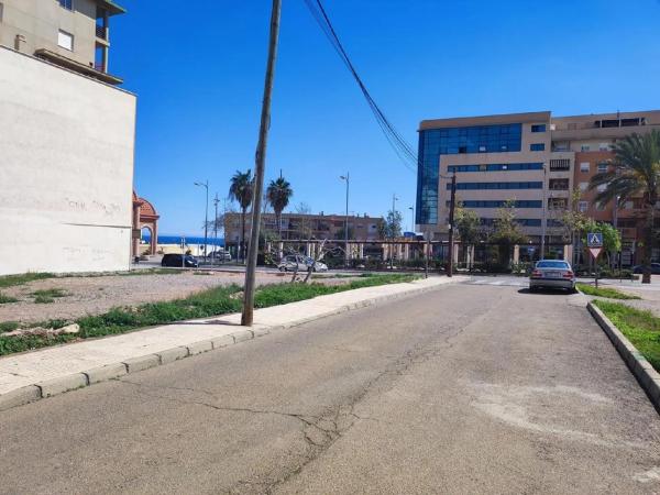Terreno en calle Virgen de Gádor