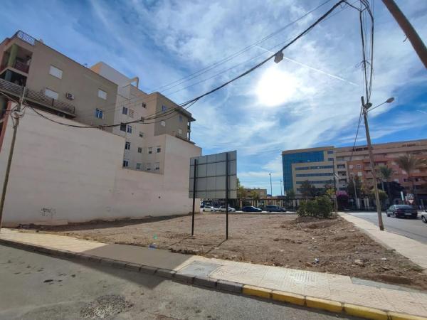 Terreno en calle Virgen de Gádor
