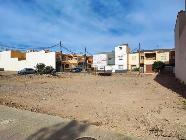 Terreno en calle Virgen de Gádor