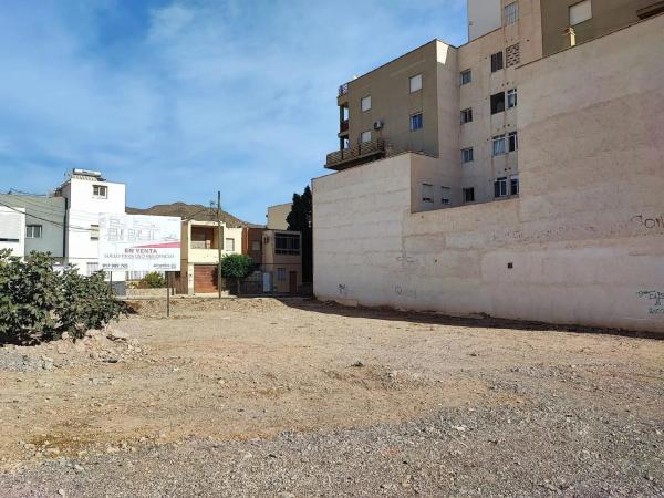 Terreno en calle Virgen de Gádor