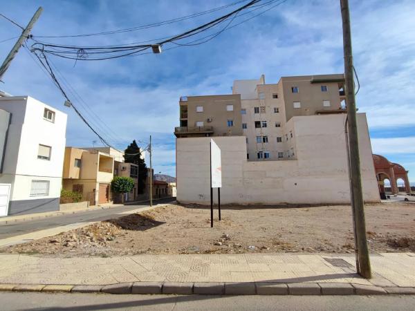 Terreno en calle Virgen de Gádor