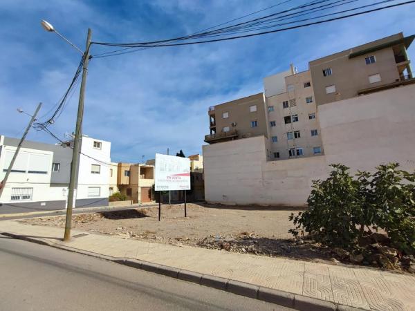 Terreno en calle Virgen de Gádor