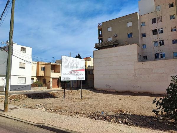 Terreno en calle Virgen de Gádor