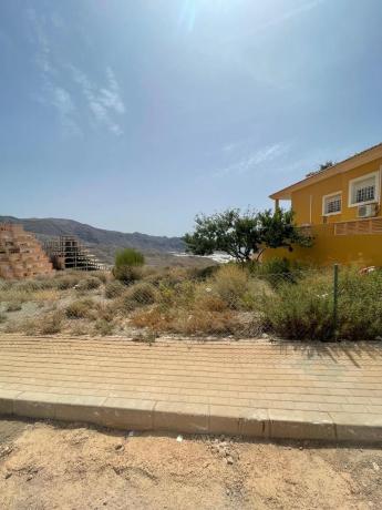 Terreno en calle de las Encinas, 34