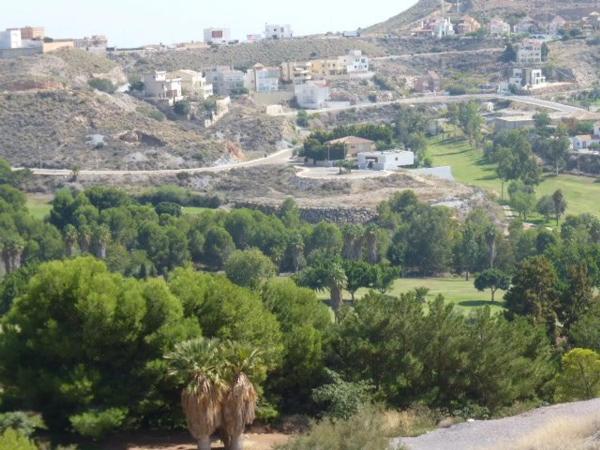 Terreno en calle las Encinas