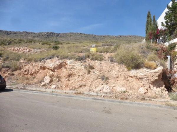 Terreno en calle las Encinas