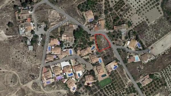 Terreno en Barrio Palaces, 63