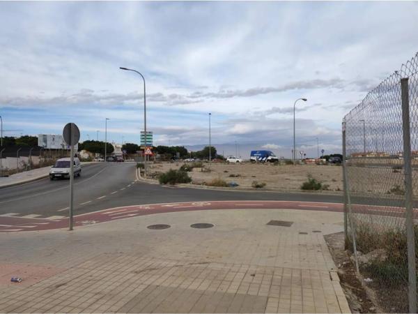 Terreno en calle Ana Frank