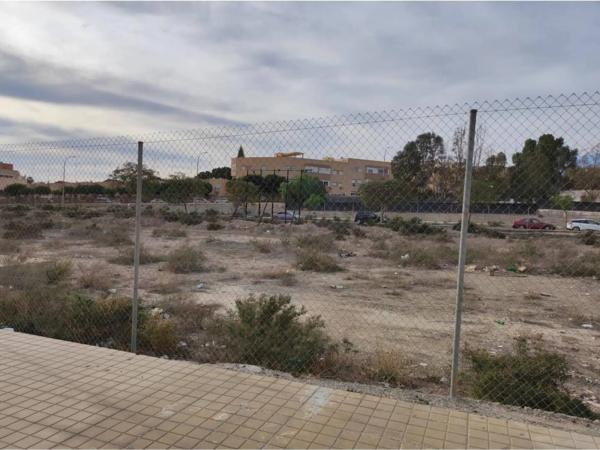 Terreno en calle Ana Frank