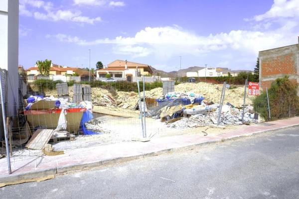 Terreno en calle el Azor