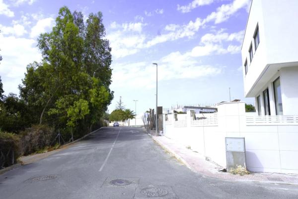 Terreno en calle el Azor