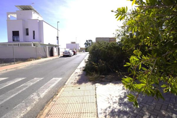 Terreno en calle el Azor