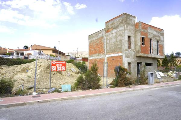 Terreno en calle el Azor