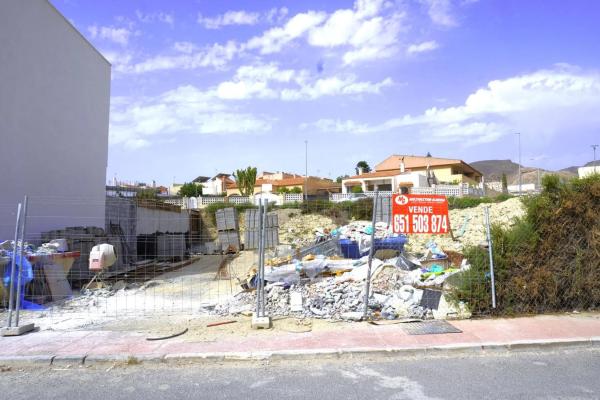 Terreno en calle el Azor