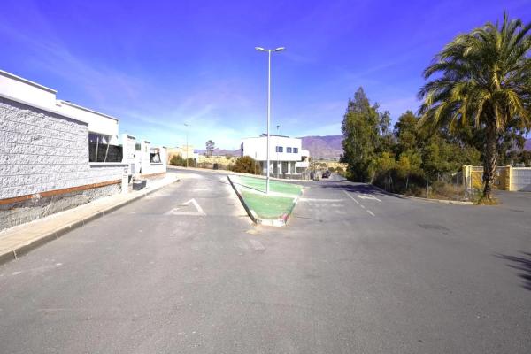 Terreno en calle el Azor