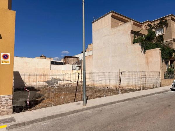 Terreno en calle Saturno, 12