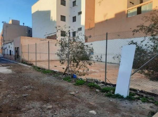 Terreno en calle Felipe Viciana