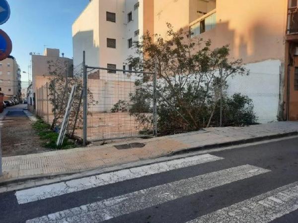 Terreno en calle Felipe Viciana