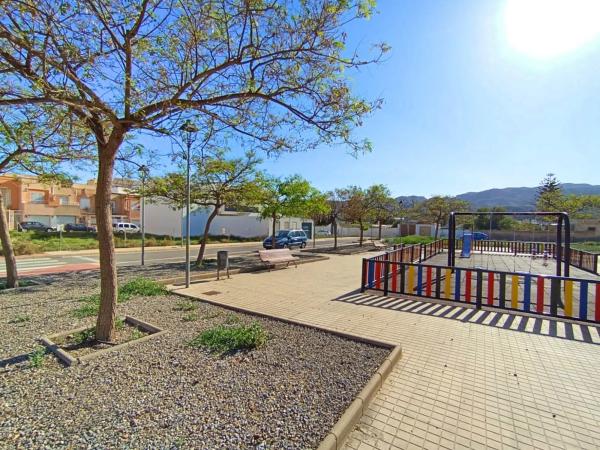 Terreno en calle Alhambra