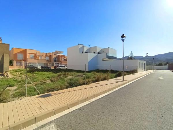 Terreno en calle Alhambra