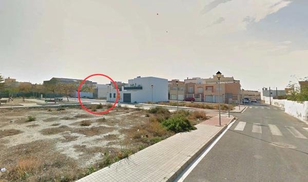 Terreno en calle Alhambra