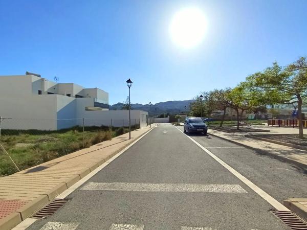 Terreno en calle Alhambra