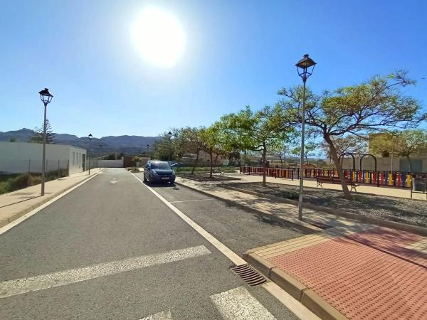 Terreno en calle Alhambra