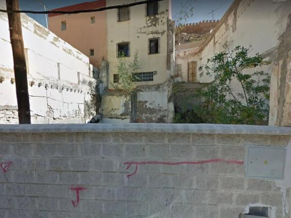 Terreno en calle de Santa María