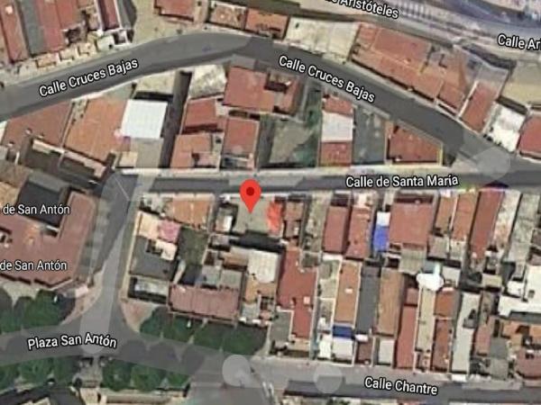 Terreno en calle de Santa María