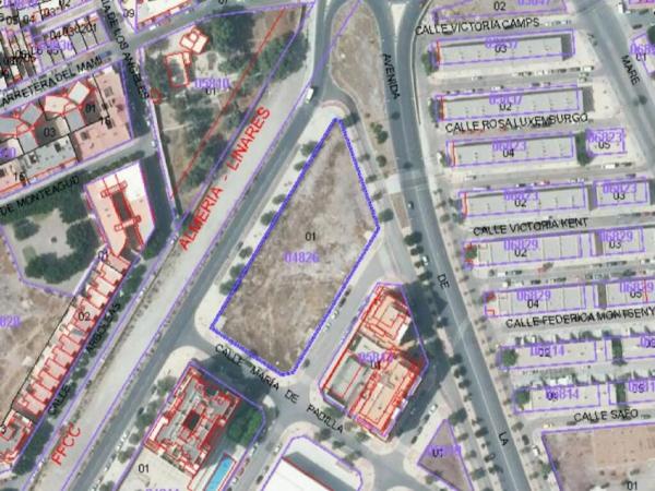 Terreno en calle Alhabia