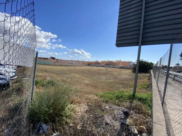 Terreno en calle Tórtola