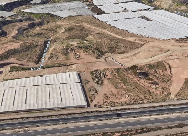 Terreno en calle Regaliz