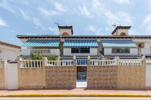 Chalet pareado en calle Canela