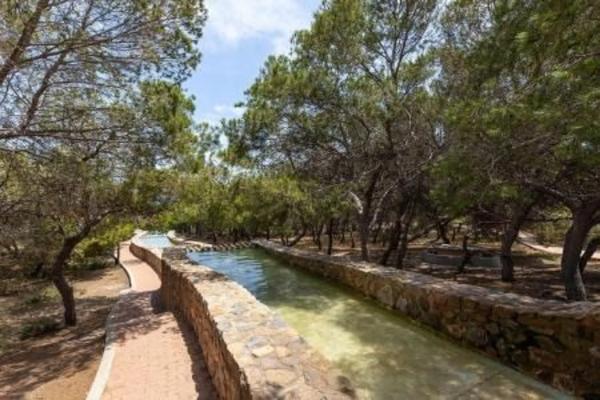 Chalet pareado en calle Canela