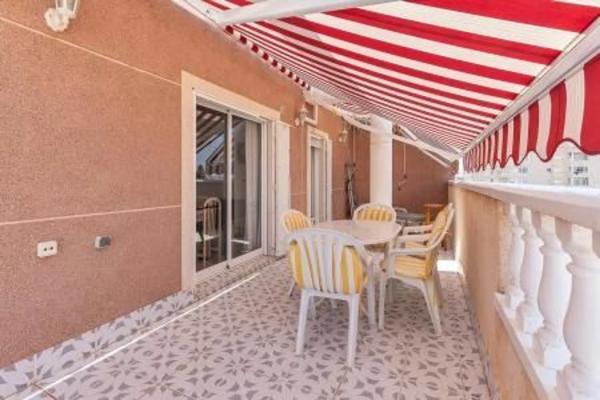 Chalet pareado en calle Canela