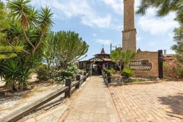 Chalet pareado en calle Canela