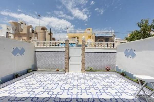 Chalet pareado en calle Canela