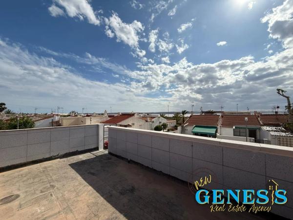 Chalet adosado en calle Saeta, 52