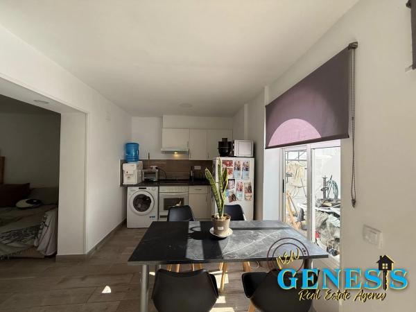 Chalet adosado en calle Saeta, 52