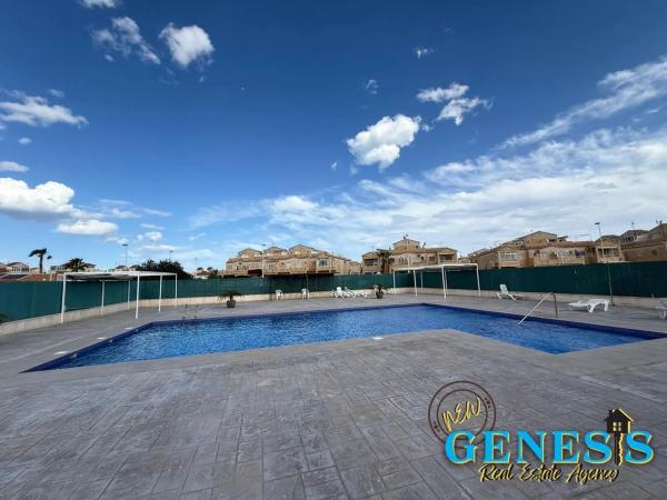 Chalet adosado en calle Saeta, 52