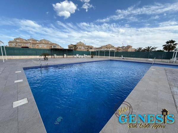 Chalet adosado en calle Saeta, 52