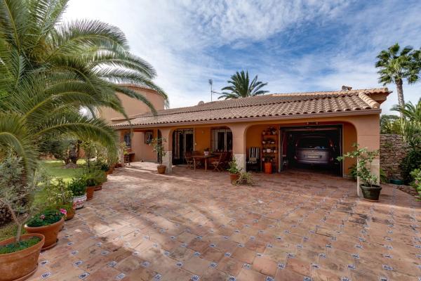 Casa independiente en calle huelma